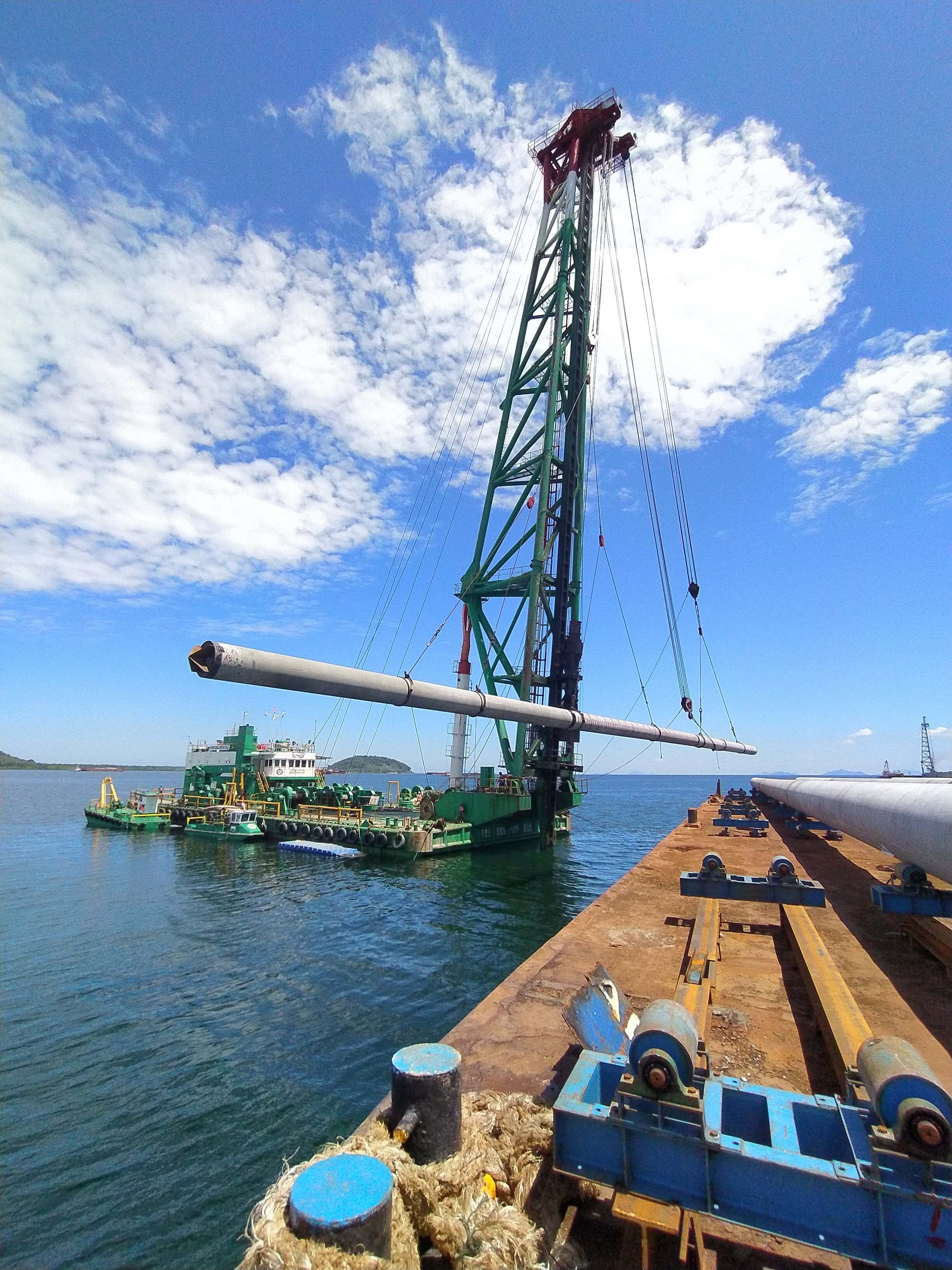 Picking up a 64-m Long Concrete Pile