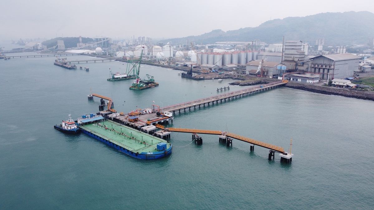 The tanker vessel successfully berthed following the completion of repairs to the existing 30,000 DWT jetty.