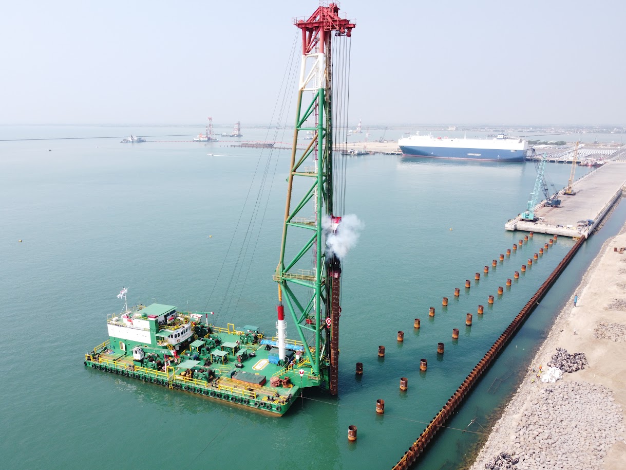SPP piles with a diameter of 1,400 mm and a length of 59 meters were driven by SWI Sulawesi X