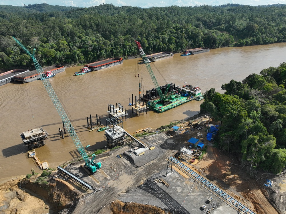 SPP piles with a diameter of 812 mm were driven