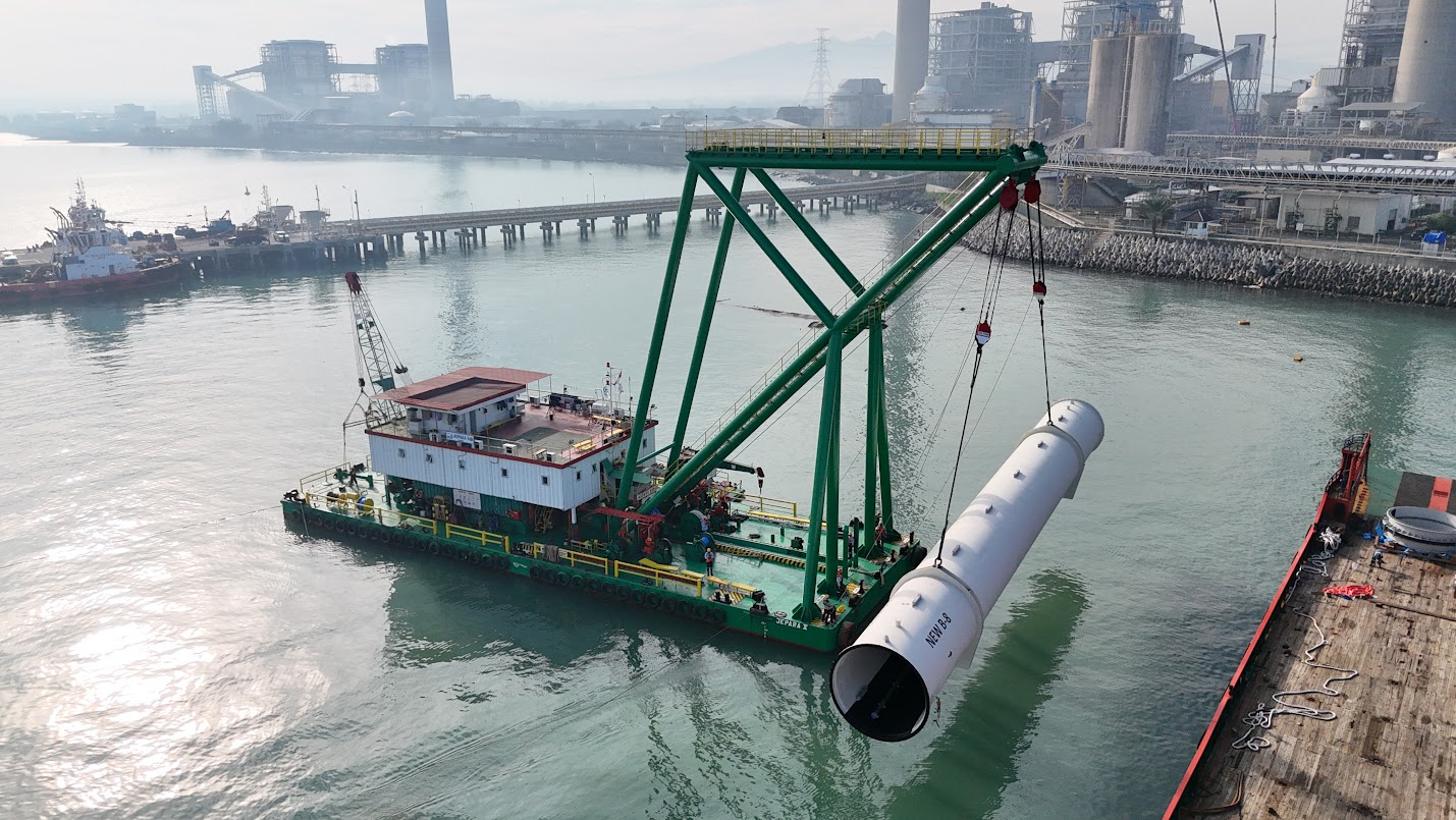 Installation of the new seawater intake pipe